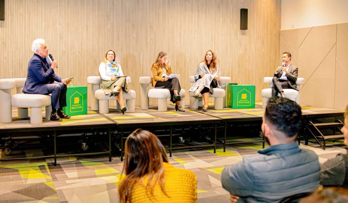 Home - Valora Analitik Constructora Bolívar convocó a líderes del sector para hablar sobre la descarbonización en la construcción en Colombia