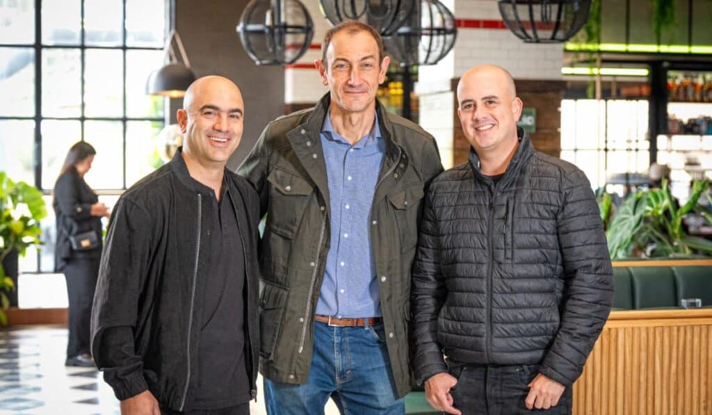 Juan Manuel Vicente asume como nuevo CEO de F2X, la compañía que dio origen a Flypass De izquierda a derecha: Juan Manuel Vicente - CEO F2X y Flypass y Co - Founder
Luis Lorenzo Botella - Chief Innovation Officer
Juan Camilo Henao - Chief Operating Officer F2X y Co-Founder