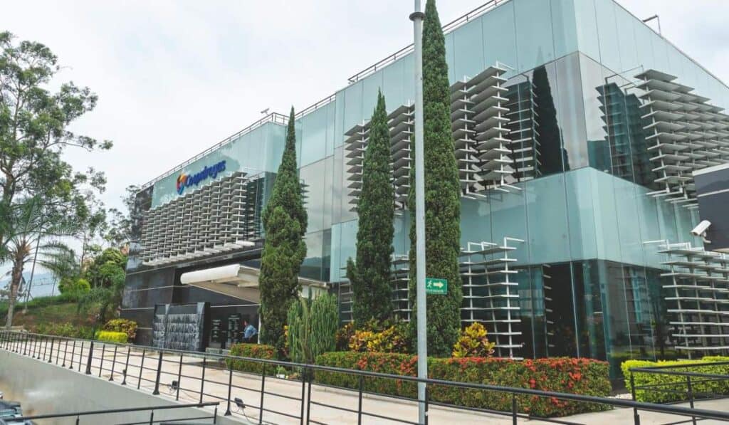 El megacentro logístico de Antioquia que abastece miles de droguerías en el país El megacentro logístico de Antioquia que abastece miles de droguerías en el país