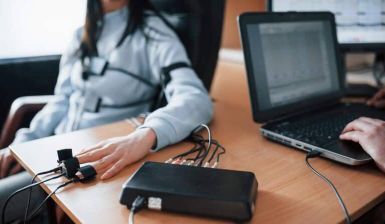 El uso del polígrafo en contratación: una práctica que no desaparece en Colombia El uso del polígrafo en contratación_ una práctica que no desaparece en Colombia