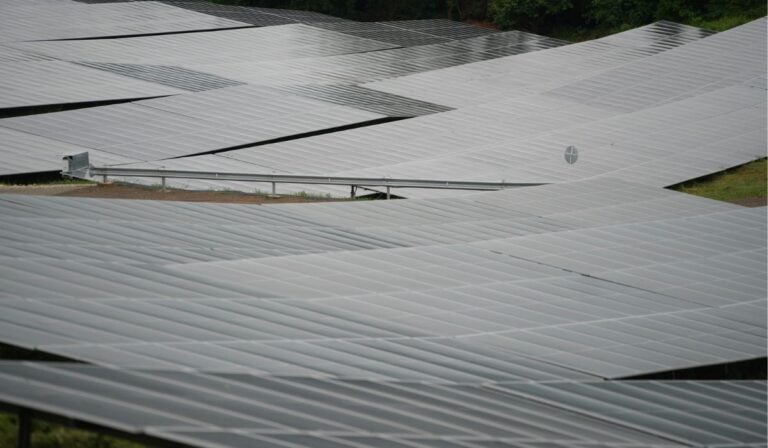 Banco de Bogotá y Celsia se unen para impulsar proyectos de energía solar por $53.000 millones Energía solar, paneles solares, energías renovables