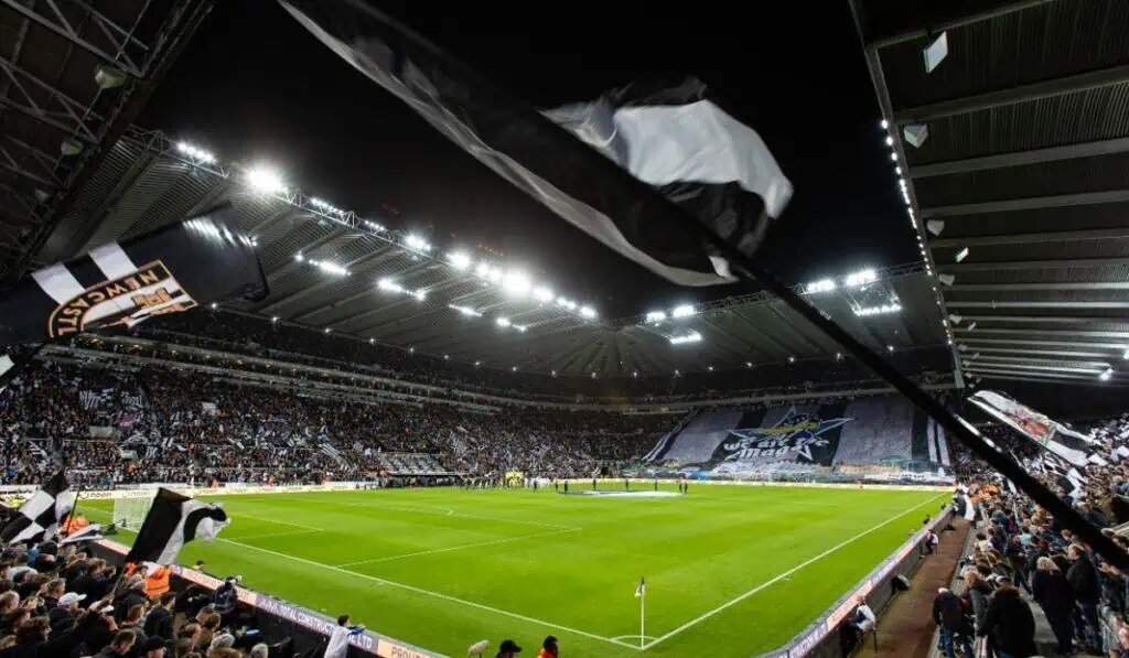 Sorprendente operación en la Premier: Histórico club hizo inesperada venta por US$228 millones El club Newcastle United cerró una operación por US$228 millones que marca un precedente en el fútbol europeo