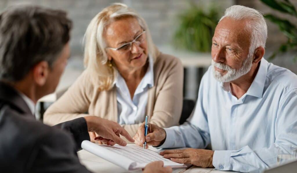 Herencias ya no van a las familias: la nueva tendencia que están utilizando las personas para beneficiar a poblaciones Firma de testamento. Foto: tomada de Freepik