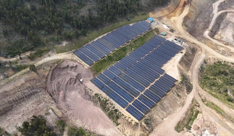 Inauguran granja solar en Soacha con capacidad equivalente para abastecer a 4.000 hogares en Colombia