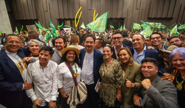 Iván Cepeda y miembros de la Alianza Verde