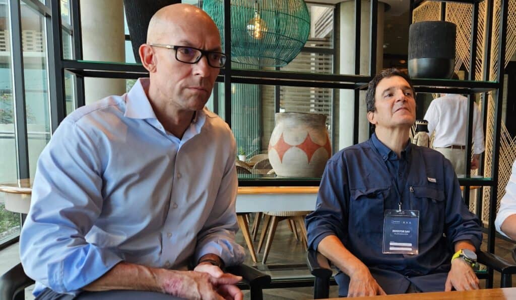 Relevante | Cementos Argos confirma a Jason Teter como CEO de Argos Materials y a Carlos Yusty como CEO de Argos Latam Jason Teter, CEO de Argos Materials; y Juan Esteban Calle, presidente de Grupo Argos