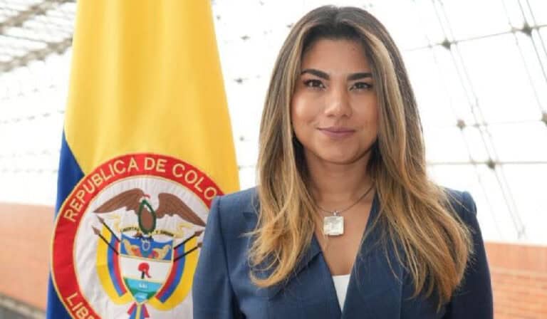 Johana Castañeda asume como superintendente (e) de Sociedades tras renuncia de Billy Escobar Johana Castañeda, superintendente (e) de Sociedades