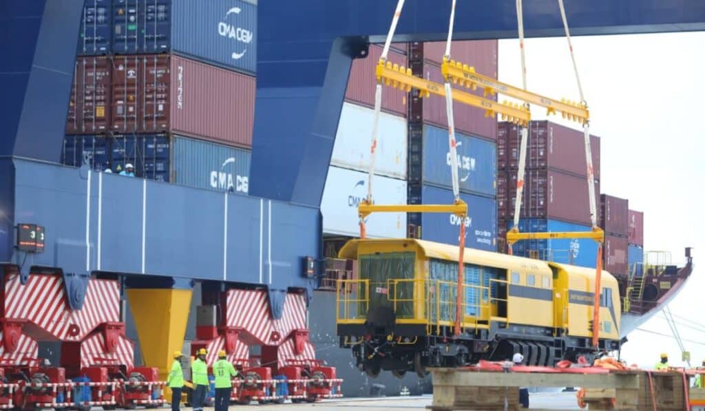 Puerto Antioquia recibió máquina clave para la expansión del Metro de Medellín y llegada de nuevos trenes la maquina permitirá ampliar la capacidad operativa del metro