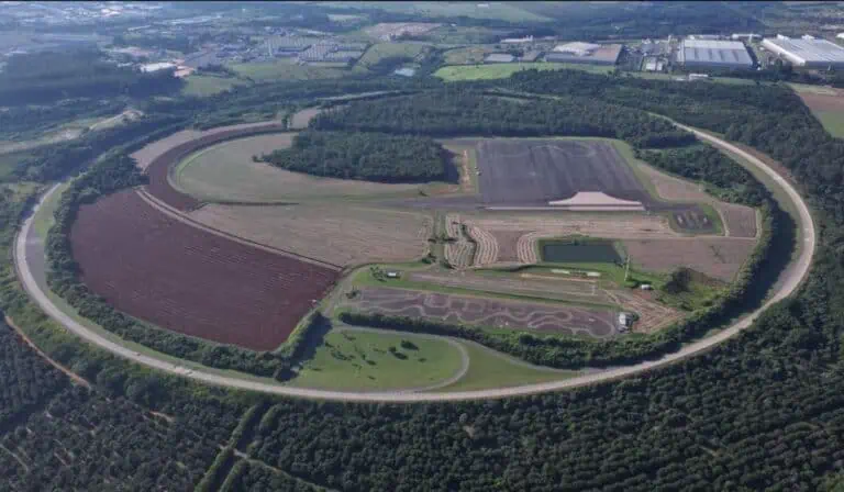 Más grande que varias localidades de Bogotá: el impresionante campo de pruebas que General Motors tiene en Brasil