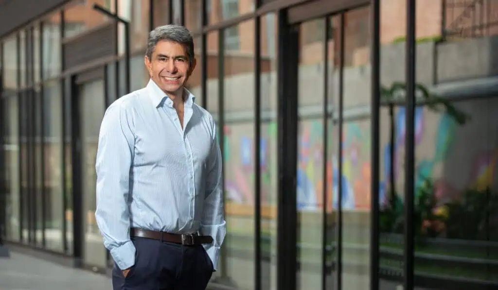 Bancolombia otorgó crédito a Grupo Sura con compromiso en reducción de emisiones e inversiones sostenibles Mauricio Rosillo, vicepresidente de Negocios de Bancolombia