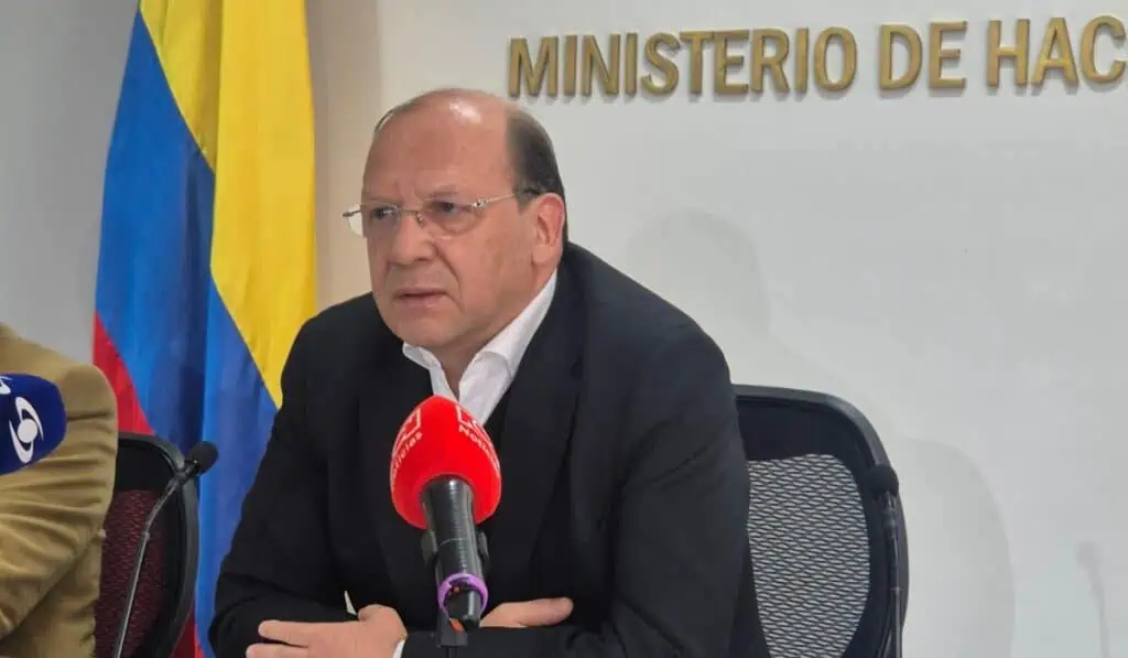 MinHacienda dice que posibles sanciones de la Procuraduría lo tienen “sin cuidado” por retiro del BanRep MinHacienda