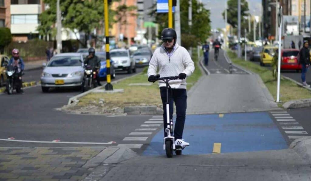 Multa de casi $400.000 que impondrán a conductores de patinetas eléctricas por hacer maniobra que parece inofensiva Multas para conductores de patinetas eléctricas