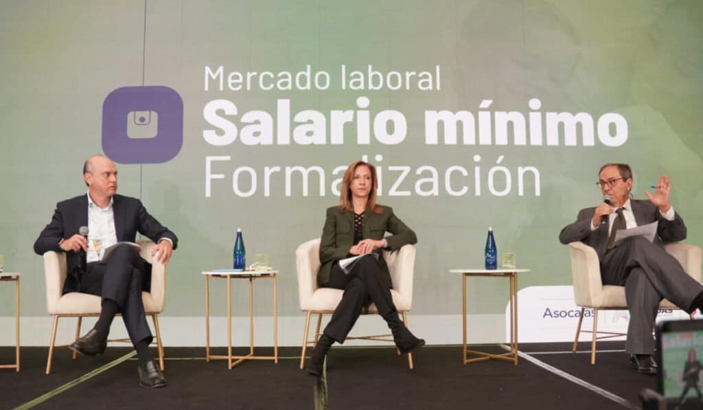 Codirector Giraldo defiende al Gobierno Petro por crisis fiscal y pide replantear cargas entre Nación y territorios Panel Asocajas_ mercado laboral, salario mínimo y formalización