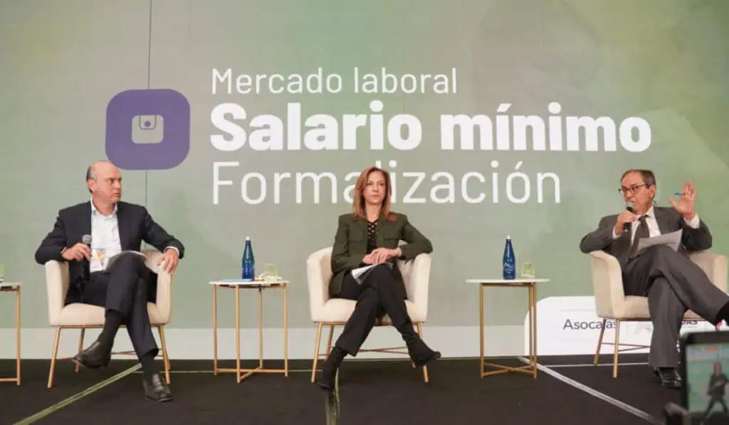 Codirector Giraldo defiende al Gobierno Petro por crisis fiscal y pide replantear cargas entre Nación y territorios Panel Asocajas_ mercado laboral, salario mínimo y formalización