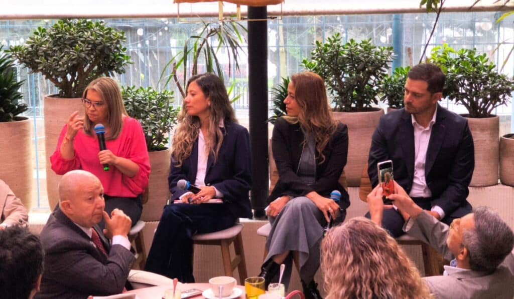 Alquería se convirtió en la primera empresa en medir la pobreza en su cadena de valor; estos son los resultados Panel de Alquería sobre el rol empresarial en la reducción de la pobreza en Colombia