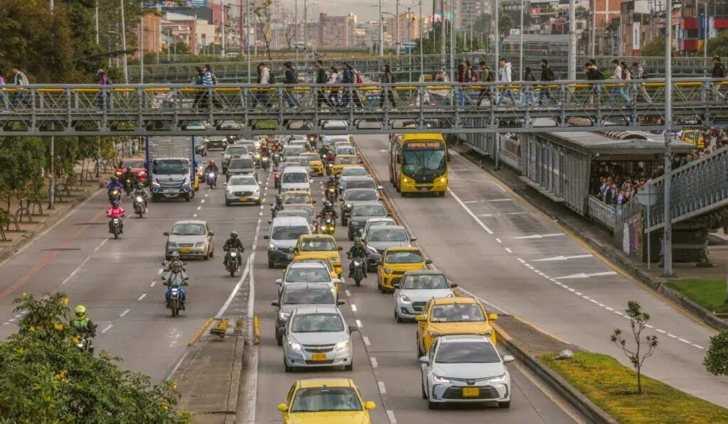 Así avanza el plan retorno en Colombia: Tráfico, cierres y medidas en vías Pico y Placa regional en Bogotá al finalizar la Semana Santa (1)