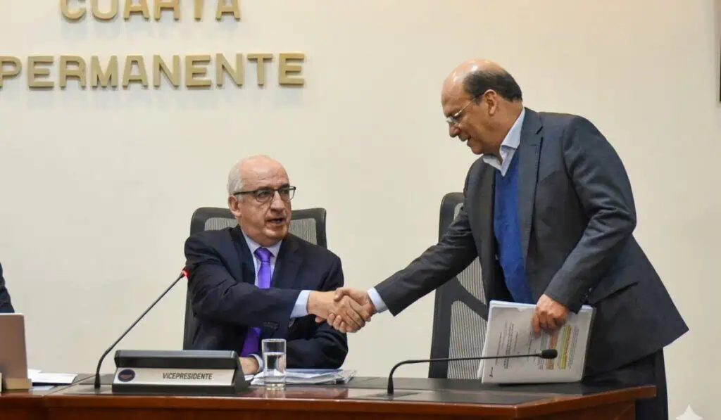 A pesar del apretón de manos, próxima Junta Directiva del BanRep estaría en vilo por ausencia del ministro de Hacienda Próxima Junta Directiva del Banco de la República estaría en vilo