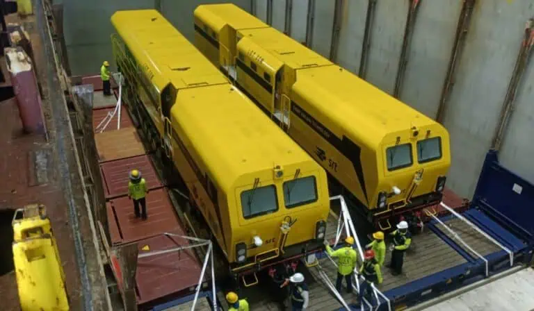 Puerto Antioquia recibió maquina clave para la expansión del Metro de Medellín y llegada de nuevos trenes