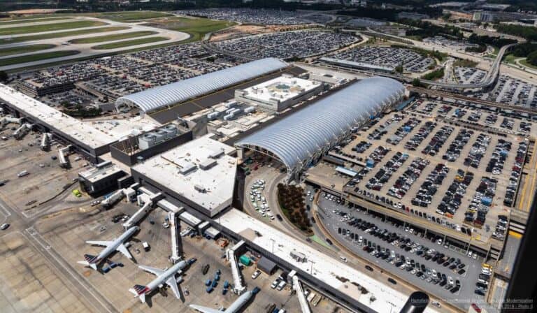 Ranking de aeropuertos más transitados del mundo: el líder supera los 100 millones y así queda Colombia Ranking de aeropuertos más transitados del mundo Hartsfield