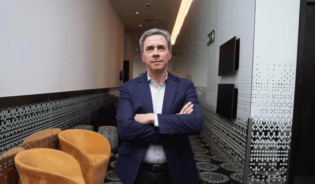 Exclusiva | Terpel busca ganar terreno en mercados de conveniencia, energía y movilidad eléctrica a 2035; prevé tener 50 % del negocio de combustibles Óscar Bravo, presidente de Terpel. Imagen: Sebastián Alvarado-Valora Analitik