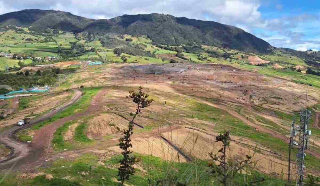 Así es la operación del relleno Doña Juana en Bogotá que recibe a diario 6.700 toneladas de desechos Toneladas de basura que recibe el Relleno Sanitario Doña Juana en Bogotá a diario