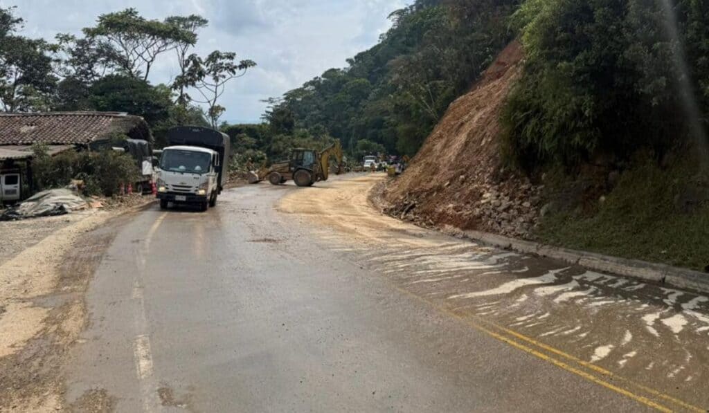 Tramo clave de la vía Medellín – Bogotá en Antioquia solo recibe 21 % de lo que recauda cada año Vía Santuario - Caño Alegre en el corredor Medellín - Bogotá