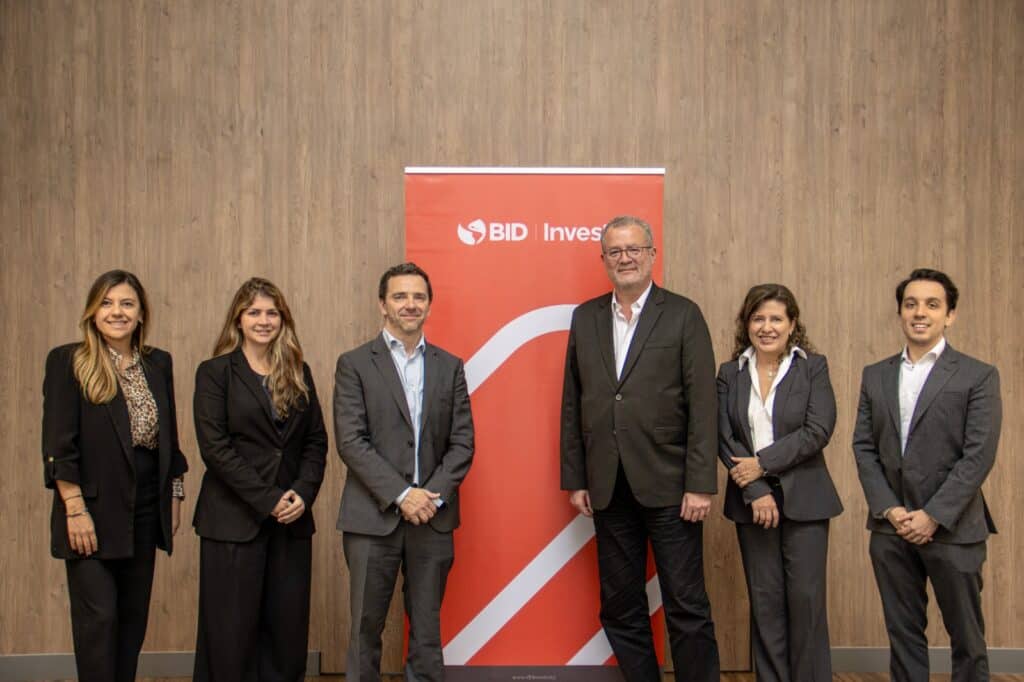 BID inyecta $180.000 millones a banco en Colombia para que financie pequeños negocios BID inyecta $180.000 millones a banco en Colombia para que financie pequeños negocios