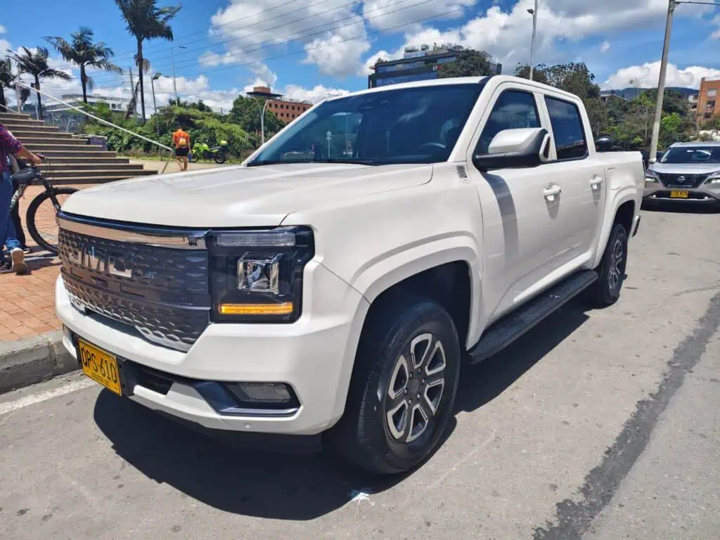 Entrevista | Venta de vehículos en Colombia superaría las 340.000 unidades en 2026: JMC Test drive | JMC Grand Avenue EV: la pick-up eléctrica que llega a Colombia