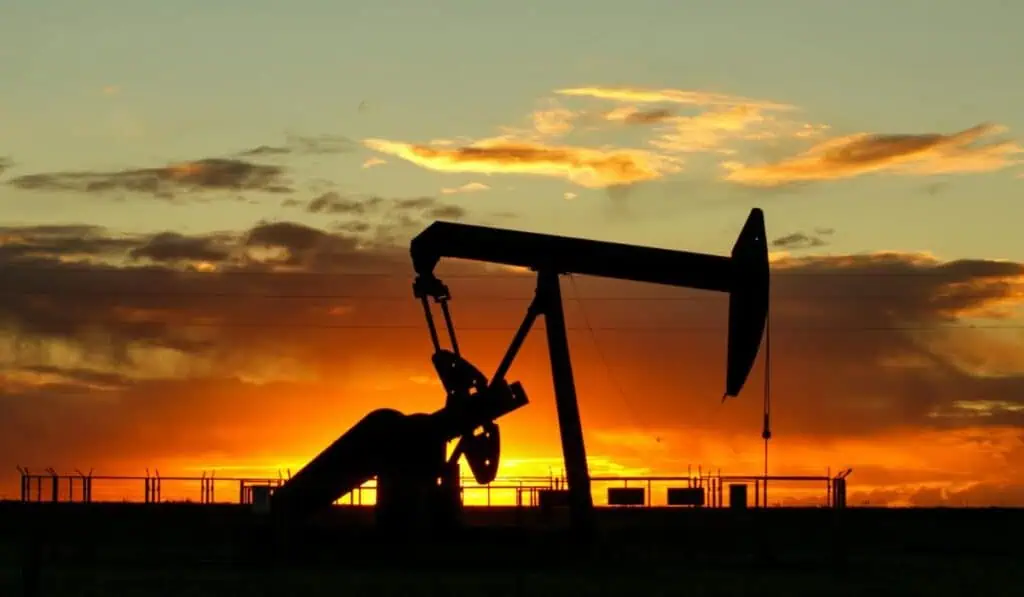 Si se reabre el estrecho de Ormuz, se agregarían al mercado más de 11 millones de barriles de petróleo Producción de petróleo. Foto: Pexels