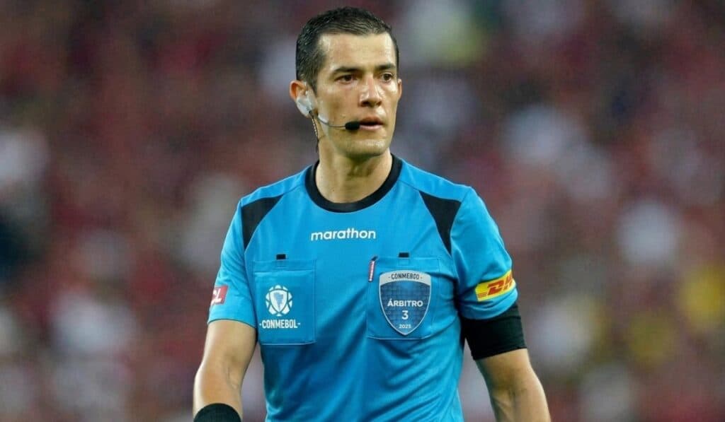 FIFA confirma árbitros colombianos que irán al Mundial 2026: Hay una baja inesperada FIFA confirma árbitros colombianos que irán al Mundial 2026: Hay una baja inesperada