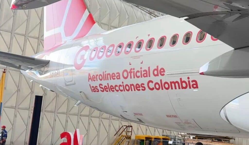 Avianca renueva su alianza con la Federación Colombiana de Fútbol y habilita más de 3.000 vuelos para el Mundial La alianza con la FCF se mantiene como uno de los ejes de posicionamiento de la aerolínea. Foto: Valora Analitik.