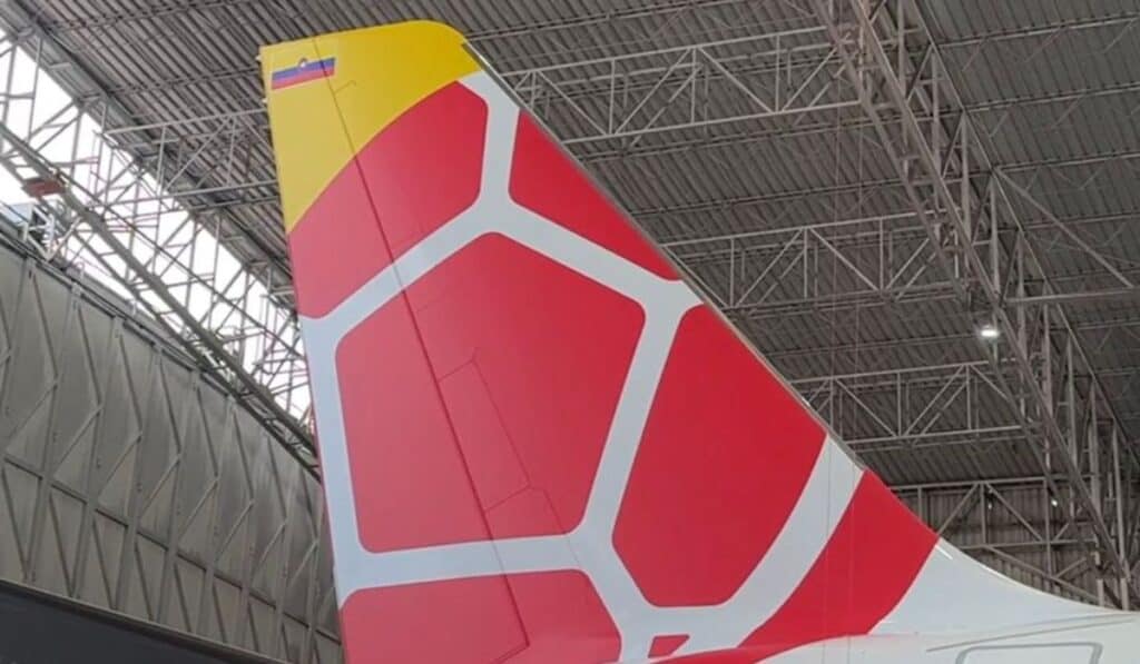 Avianca renueva su alianza con la Federación Colombiana de Fútbol y habilita más de 3.000 vuelos para el Mundial Dos aviones Airbus A320 fueron intervenidos con diseños alusivos a la Selección Colombia. Foto: Valora Analitik.