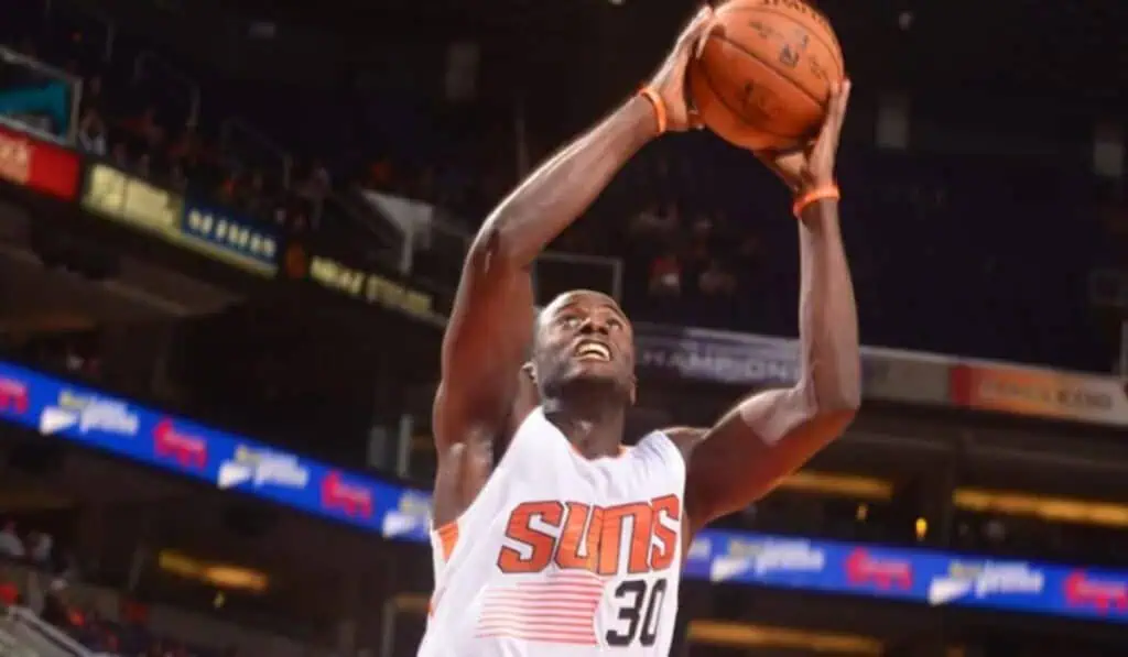 El requisito desconocido que garantiza un sueldo de por vida en la NBA sin jugar ni un minuto El requisito desconocido que garantiza un sueldo de por vida en la NBA sin jugar ni un minuto