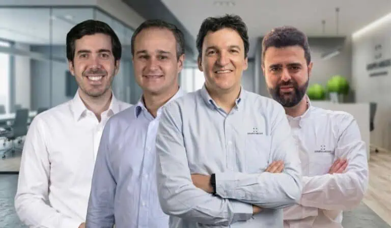 Juan Esteban Mejía, gerente de Asuntos Corporativos; Rafael Olivella, vicepresidente de Asuntos Legales; Juan Esteban Calle, presidente de Grupo Argos; y Felipe Aristizábal, vicepresidente de Estrategia y Finanzas. Foto: Grupo Argos.