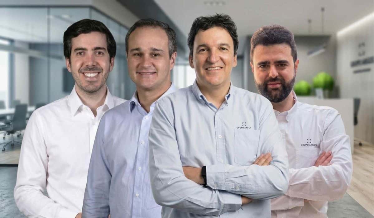 Home - Valora Analitik Juan Esteban Mejía, gerente de Asuntos Corporativos; Rafael Olivella, vicepresidente de Asuntos Legales; Juan Esteban Calle, presidente de Grupo Argos; y Felipe Aristizábal, vicepresidente de Estrategia y Finanzas. Foto: Grupo Argos.