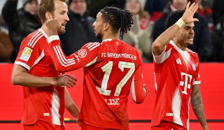 Estrella del Bayern Múnich rompe el negocio del fútbol y juega sin patrocinador Estrella del Bayern Múnich rompe el negocio del fútbol y juega sin patrocinador