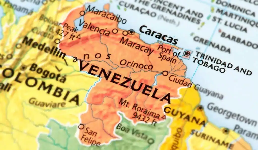 FMI: Venezuela crecerá 4 % en 2026, pero con una inflación de casi 400 % Venezuela muestra la mayor brecha entre percepción del presente y expectativas en América Latina. Imagen: Canva.