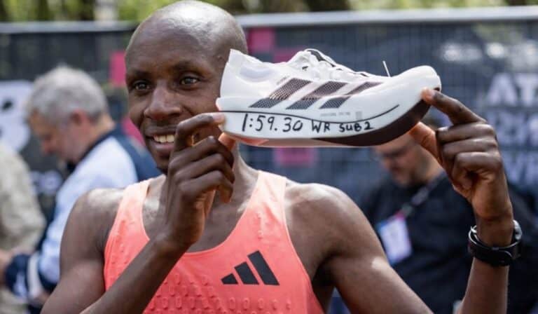 Los tenis del récord mundial en Maratón de Londres pesan menos que dos huevos