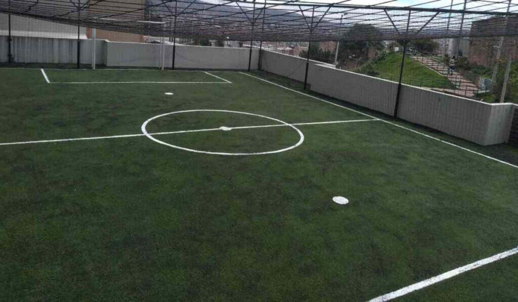 Jugar fútbol en canchas de conjuntos saldría caro: DIAN impone riguroso impuesto a esta práctica Alquiler de canchas en conjuntos genera pago de IVA ante la DIAN