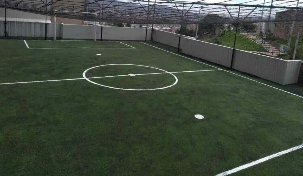 Jugar fútbol en canchas de conjuntos saldría caro: DIAN impone riguroso impuesto a esta práctica Alquiler de canchas en conjuntos genera pago de IVA ante la DIAN