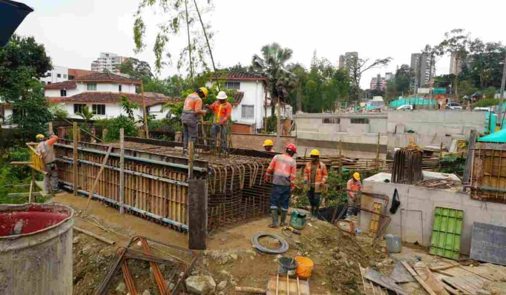 Megavía clave que mejorará la movilidad en Medellín terminó primera fase de construcción: Obra está al 50 % Así avanza la construcción de megavía en el Poblado en Medellín
