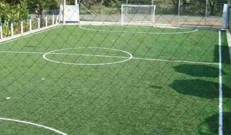 Jugar fútbol en canchas de conjuntos saldría caro: DIAN impone riguroso impuesto a esta práctica DIAN impone IVA a conjuntos que alquilen zonas comunes como canchas para fines comerciales