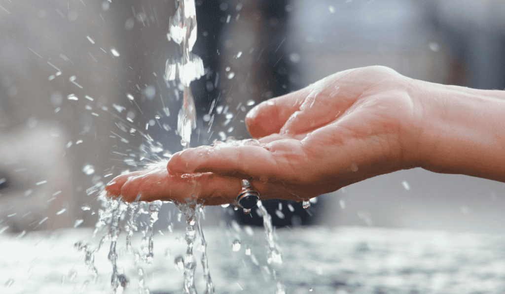 Programas de sostenibilidad de Postobón en 2025 beneficiaron a más de 180.000 personas Gestión del agua