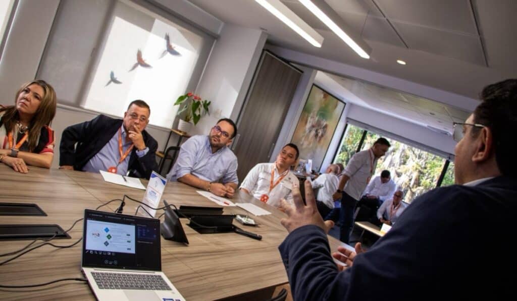 Nueva subasta de energía permitirá la incorporación de 15 proyectos entre 2029 y 2030; inversiones van por $16 billones Edwin Palma, ministro de Minas y Energía, junto a comisionados de la CREG. Imagen: Ministerio de Minas y Energía