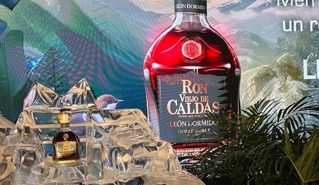 Ron Viejo de Caldas León Dormido Doble Roble Ron Viejo de Caldas eleva el lujo en Medellín con experiencias de León Dormido “Doble Roble”