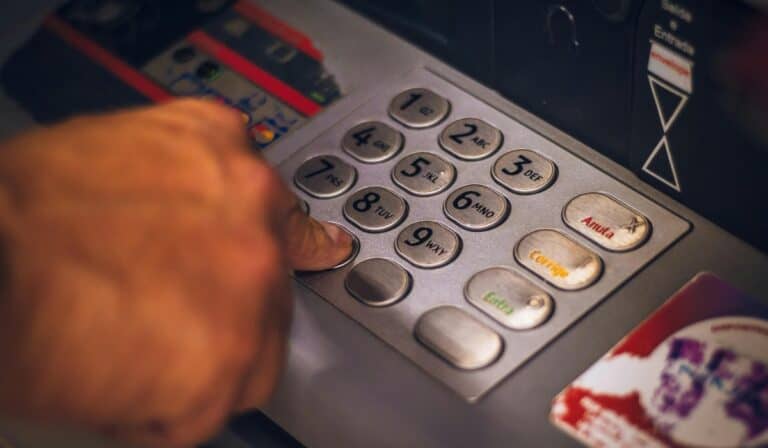 Red Aval habilita retiros sin contacto para usuarios de cualquier entidad financiera Cajero automático
