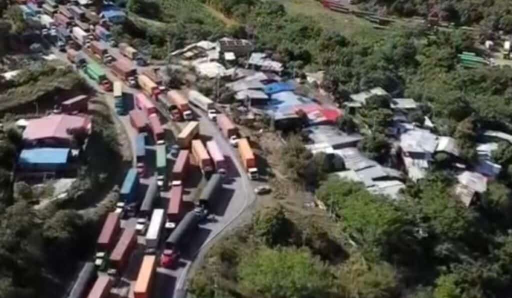 Nuevo caos en Buenaventura por parálisis en las vías; gremios piden atender bloqueos Bloqueos en Buenaventura