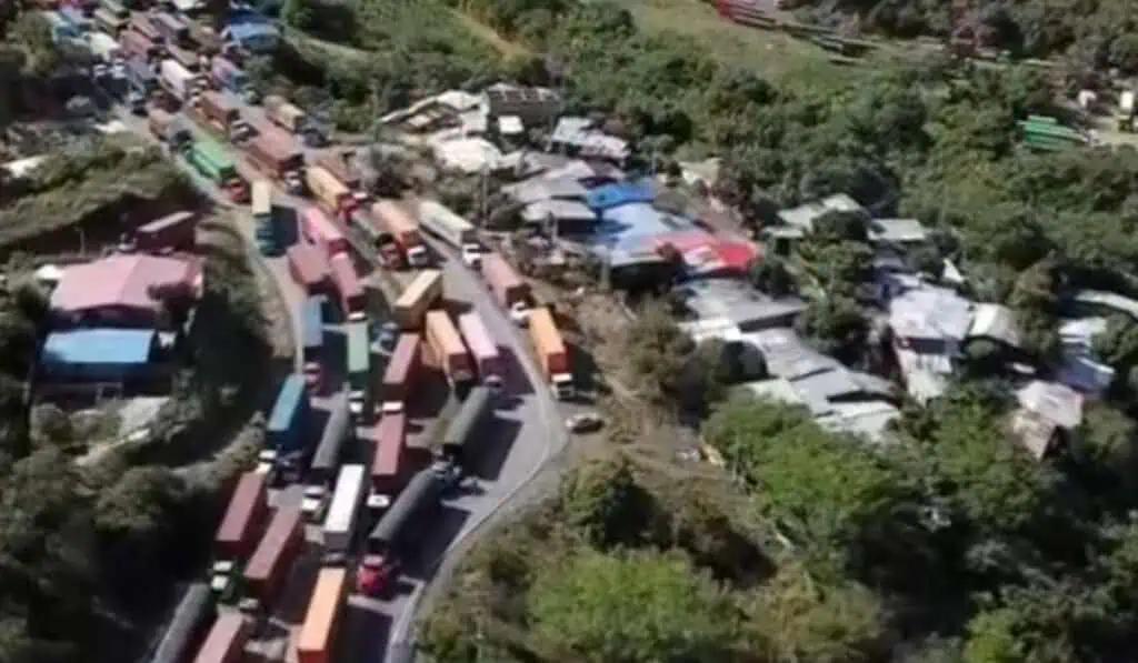 Nuevo caos en Buenaventura por parálisis en las vías; gremios piden atender bloqueos Bloqueos en Buenaventura