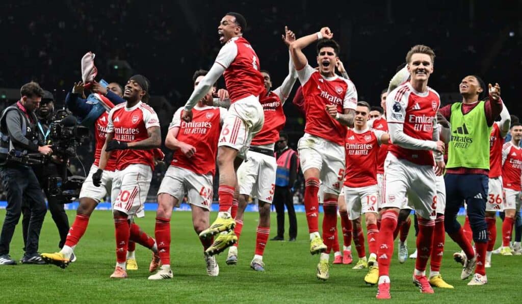 Arsenal gana la Premier tras 22 años y suma una millonaria bolsa a su dueño Arsenal gana la Premier tras 22 años y suma una millonaria bolsa a su dueño