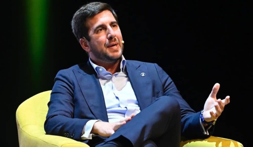 La fortuna de Florentino Pérez supera hasta 15 veces la de su rival por la presidencia del Real Madrid Enrique Riquelme, aspirante a la presidencia del Real Madrid.